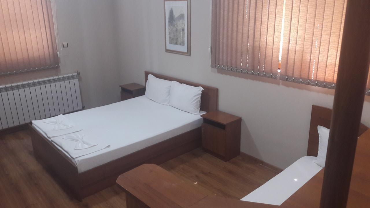 Fenerite Family Hotel Тарговыште Экстерьер фото
