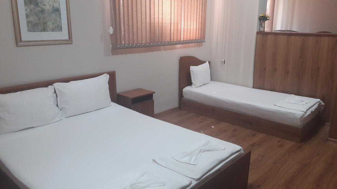 Fenerite Family Hotel Тарговыште Экстерьер фото