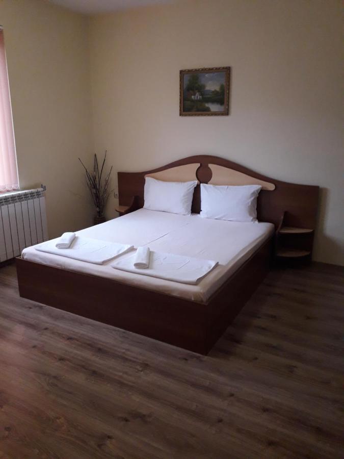 Fenerite Family Hotel Тарговыште Экстерьер фото