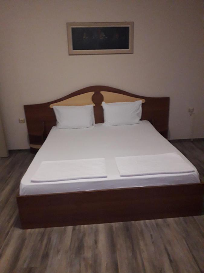 Fenerite Family Hotel Тарговыште Экстерьер фото